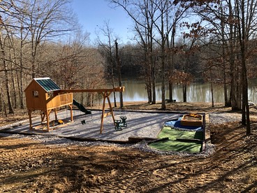 Secluded Lakeside Lodge with Private 5-Acre Fishing Lake and Hot Tub Near Lake Barkley, Kentucky - Kuttawa, Kentucky - glamping.directory