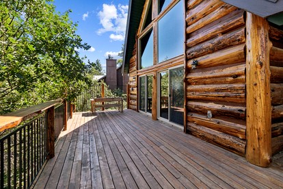 Stunning Wooden Rustic Cabin Nestled Amidst Trees in Lake Arrowhead, California - Lake Arrowhead, California - glamping.directory