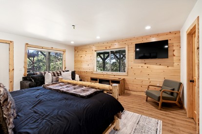 Stunning Wooden Rustic Cabin Nestled Amidst Trees in Lake Arrowhead, California - Lake Arrowhead, California - glamping.directory