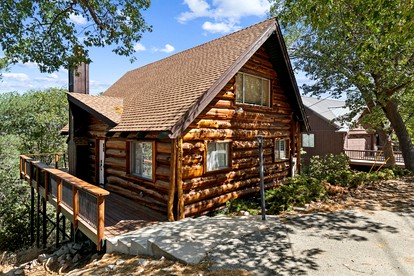 Stunning Wooden Rustic Cabin Nestled Amidst Trees in Lake Arrowhead, California - glamping.directory