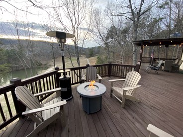 Fabulous Lake Arrowhead Vacation Rental with Provided Kayaks - Waleska, Georgia - glamping.directory