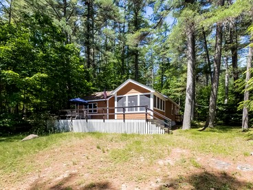Stunning Rustic Rental with Lake Views in Wolfeboro, New Hampshire - Wolfeboro, New Hampshire - glamping.directory