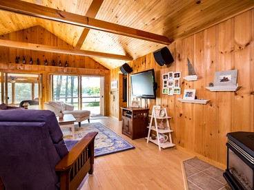 Stunning Rustic Rental with Lake Views in Wolfeboro, New Hampshire - Wolfeboro, New Hampshire - glamping.directory