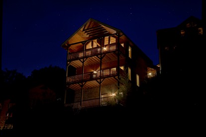 Deluxe Tennessee Cabin with a Hot Tub for a Great Smoky Mountain Vacation - glamping.directory