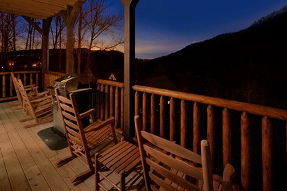 Deluxe Tennessee Cabin with a Hot Tub for a Great Smoky Mountain Vacation - Sevierville, Tennessee - glamping.directory