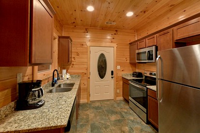 Deluxe Tennessee Cabin with a Hot Tub for a Great Smoky Mountain Vacation - Sevierville, Tennessee - glamping.directory