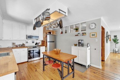 Amazing Cottage with Swimming Pool in Chapel Hill, North Carolina - Chapel Hill, North Carolina - glamping.directory