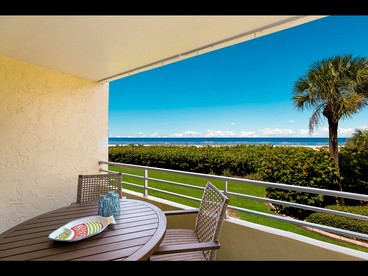 Beachfront Getaway with Stunning Ocean Views and Private Balcony on Anna Maria Island, Florida - Holmes Beach, Florida - glamping.directory