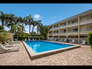 Beachfront Getaway with Stunning Ocean Views and Private Balcony on Anna Maria Island, Florida - Holmes Beach, Florida - glamping.directory