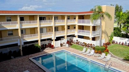 Beachfront Getaway with Stunning Ocean Views and Private Balcony on Anna Maria Island, Florida - glamping.directory