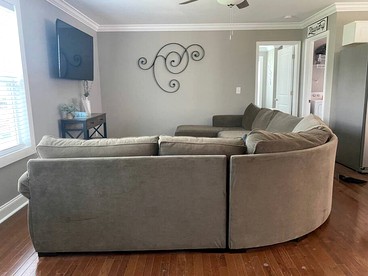 Pet-Friendly Cottage with Fully Equipped Deck and Garden in Huntersville, North Carolina - Huntersville, North Carolina - glamping.directory
