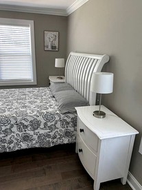 Pet-Friendly Cottage with Fully Equipped Deck and Garden in Huntersville, North Carolina - Huntersville, North Carolina - glamping.directory