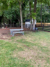 Pet-Friendly Cottage with Fully Equipped Deck and Garden in Huntersville, North Carolina - Huntersville, North Carolina - glamping.directory