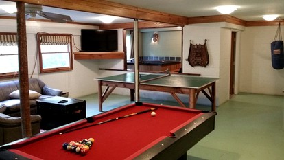 Secluded Cabin Rental for a Large Group Getaway on the Shenandoah River near Luray, Virginia - Luray, Virginia - glamping.directory