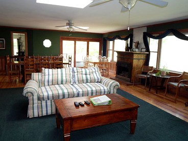 Secluded Cabin Rental for a Large Group Getaway on the Shenandoah River near Luray, Virginia - Luray, Virginia - glamping.directory