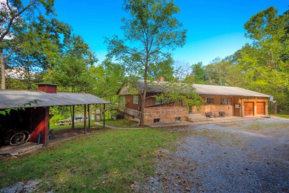 Secluded Cabin Rental for a Large Group Getaway on the Shenandoah River near Luray, Virginia - Luray, Virginia - glamping.directory