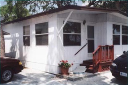 Beachfront Cabin in a Charming Senior Community on Manasota Key, Florida - glamping.directory