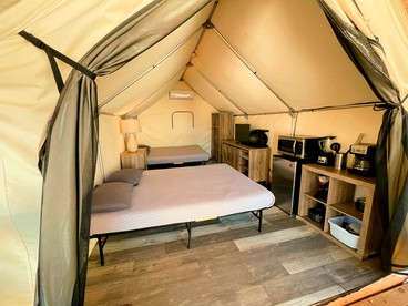 Relaxing Family-Friendly Glamping Rental in Marion, Texas: Luxurious Safari Tent on the Cibolo Creek - Marion, Texas - glamping.directory