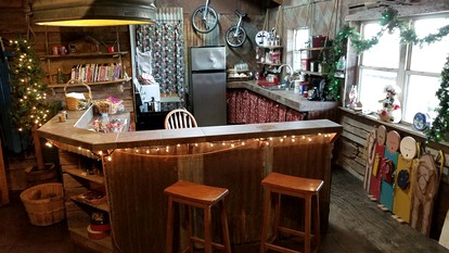 Rustic Cabin Rental with Festive Decor in Franklin County, Arkansas - Ozark, Arkansas - glamping.directory