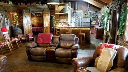 Rustic Cabin Rental with Festive Decor in Franklin County, Arkansas - Ozark, Arkansas - glamping.directory