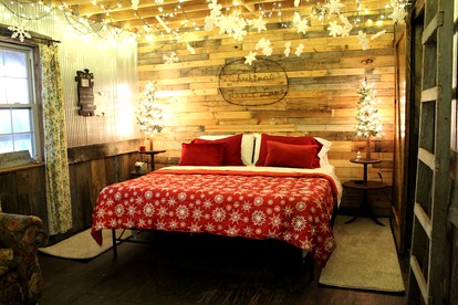 Rustic Cabin Rental with Festive Decor in Franklin County, Arkansas - Ozark, Arkansas - glamping.directory
