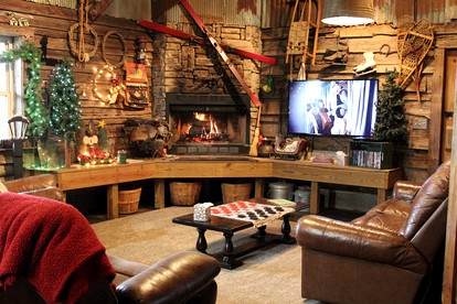 Rustic Cabin Rental with Festive Decor in Franklin County, Arkansas - Ozark, Arkansas - glamping.directory