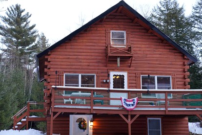 Haverhill Hideout: Secluded Log Cabin with Hot Tub for Family Relaxation - glamping.directory
