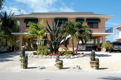 Incredible Beach Cottage Rental with Heated Swimming Pool in Islamorada, Florida - Islamorada, Florida - glamping.directory
