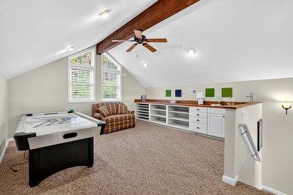 Scenic Dog-Friendly Mountain Chalet with Panoramic Views & Game Loft Near Berkeley Springs, Hedgesville, WV - Hedgesville, West Virginia - glamping.directory