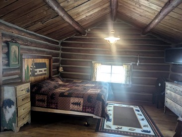 Secluded Lakeside Log Cabin Ideal for Couples Getaway' in Hayward, Wisconsin - Hayward, Wisconsin - glamping.directory