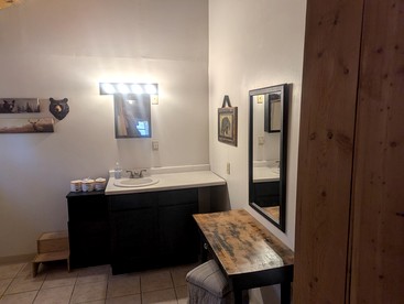 Secluded Lakeside Log Cabin Ideal for Couples Getaway' in Hayward, Wisconsin - Hayward, Wisconsin - glamping.directory