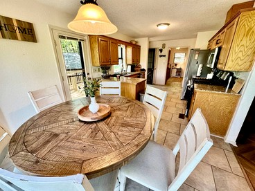 Nature Lover’s Dream with Expansive Tiered Deck Spaces in Garfield, Arkansas - Garfield, Arkansas - glamping.directory