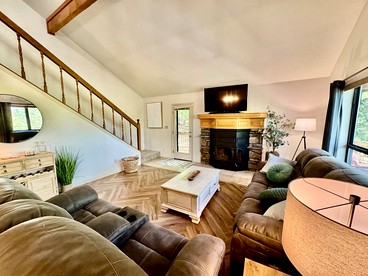 Nature Lover’s Dream with Expansive Tiered Deck Spaces in Garfield, Arkansas - Garfield, Arkansas - glamping.directory