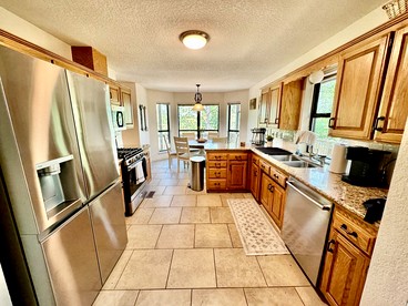 Nature Lover’s Dream with Expansive Tiered Deck Spaces in Garfield, Arkansas - Garfield, Arkansas - glamping.directory