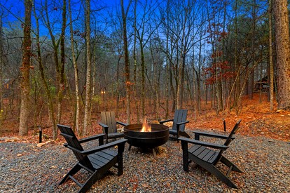 Garage Loft • King + Bunks • Budget Friendly near Beavers Bend National Park - Broken Bow, Oklahoma - glamping.directory