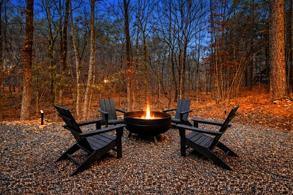 Garage Loft • King + Bunks • Budget Friendly near Beavers Bend National Park - glamping.directory