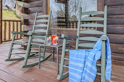 Cozy Rustic Cabin for a Smoky Mountain Getaway in Pigeon Forge, Tennessee - Pigeon Forge, Tennessee - glamping.directory