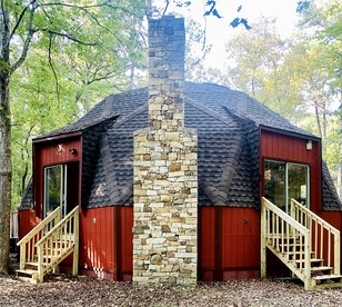 Unique Spacious Dome Nestled in the Forest for a Peaceful Glamping Retreat near Chapel Hill, North Carolina - Chapel Hill, North Carolina - glamping.directory