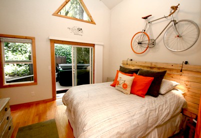 Spacious Cottage Getaway with a Hot Tub in Guerneville, California - Guerneville, California - glamping.directory