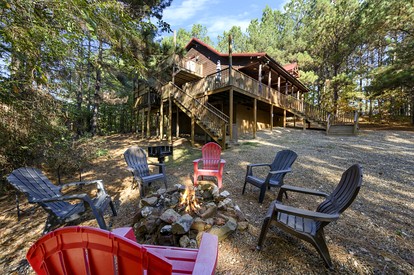 Wonderful Cabin Nestled in the Trees in Broken Bow, Oklahoma - Broken Bow, Oklahoma - glamping.directory