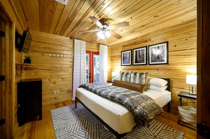 Wonderful Cabin Nestled in the Trees in Broken Bow, Oklahoma - Broken Bow, Oklahoma - glamping.directory