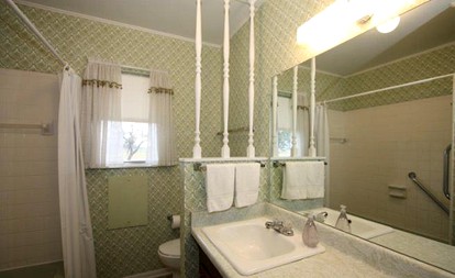 Secluded Cottage Getaway with a Barbecue Grill near Fredericksburg, Texas - Fredericksburg, Texas - glamping.directory