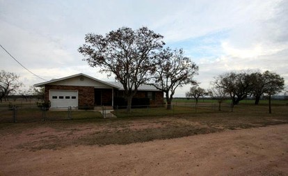 Secluded Cottage Getaway with a Barbecue Grill near Fredericksburg, Texas - Fredericksburg, Texas - glamping.directory