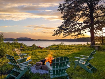Spectacular Lakefront Villa with Pool Table, Sauna, Jacuzzi and Breathtaking Views in Maine - glamping.directory