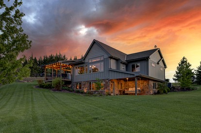 Luxury Cabin Getaway with Views of Lake Wanahoo near Lincoln in Nebraska - glamping.directory
