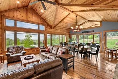 Luxury Cabin Getaway with Views of Lake Wanahoo near Lincoln in Nebraska - Wahoo, Nebraska - glamping.directory