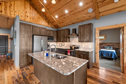 Luxury Cabin Getaway with Views of Lake Wanahoo near Lincoln in Nebraska - Wahoo, Nebraska - glamping.directory