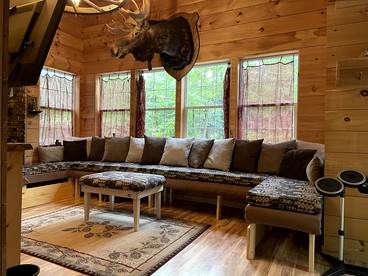 Spacious Adirondacks Cabin for a Family Getaway in New York State - Glenfield, New York - glamping.directory