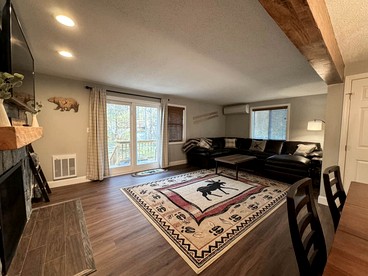 Creekfront Cozy Cottage with Games in North Conway, New Hampshire - North Conway, New Hampshire - glamping.directory