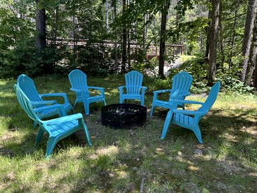 Creekfront Cozy Cottage with Games in North Conway, New Hampshire - North Conway, New Hampshire - glamping.directory